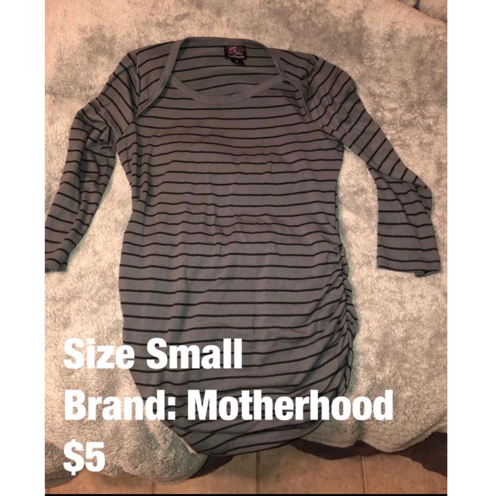 Form fitting maternity shirt